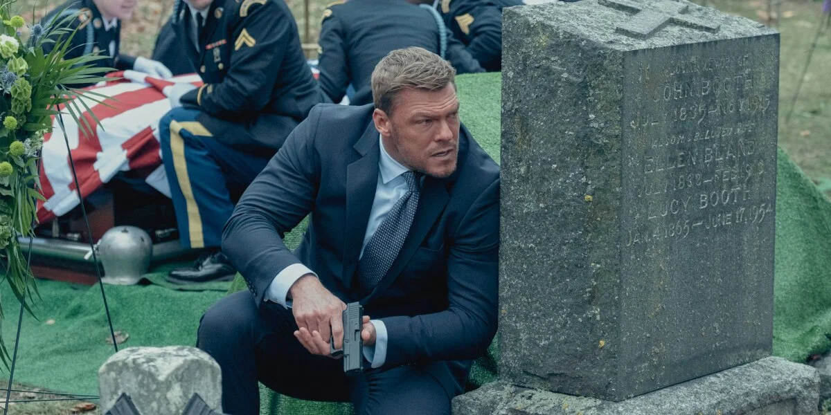 Alan Ritchson as Jack Reacher in a promotional image for the series.